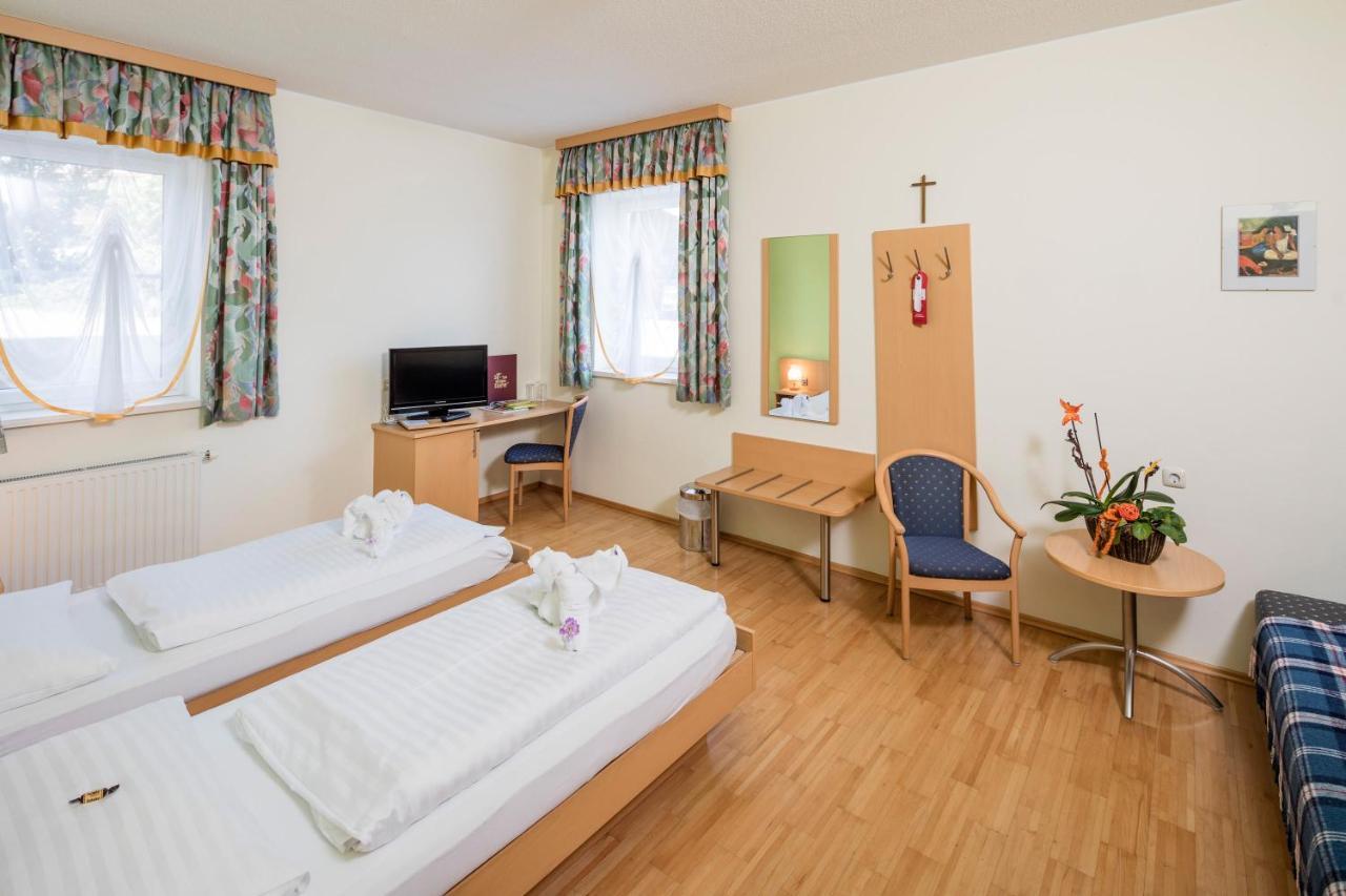 Gasthaus Pension Zum Lustigen Steirer Bruck an der Mur Rum bild