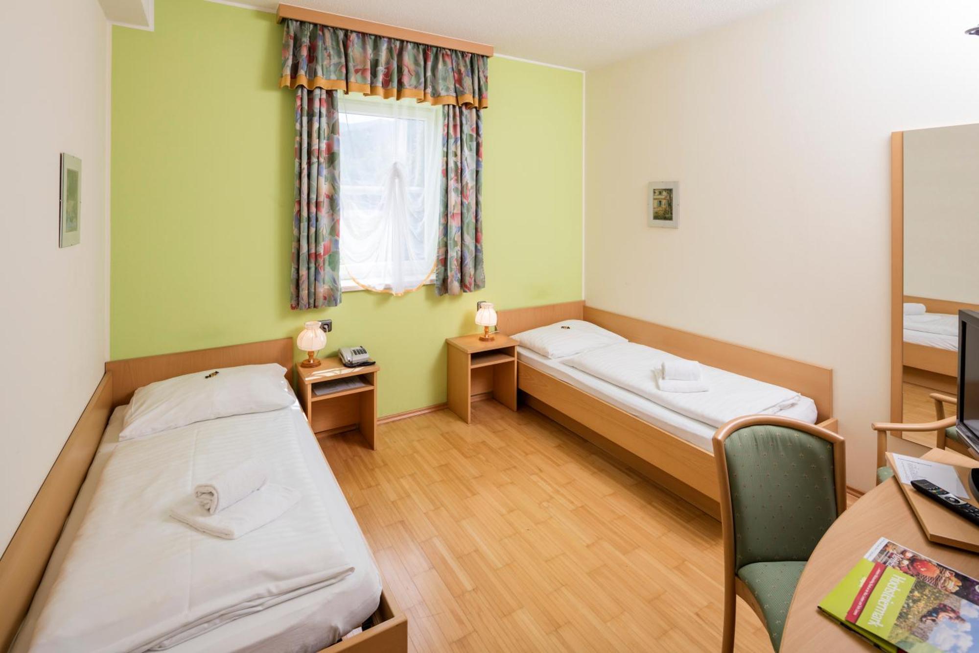 Gasthaus Pension Zum Lustigen Steirer Bruck an der Mur Rum bild