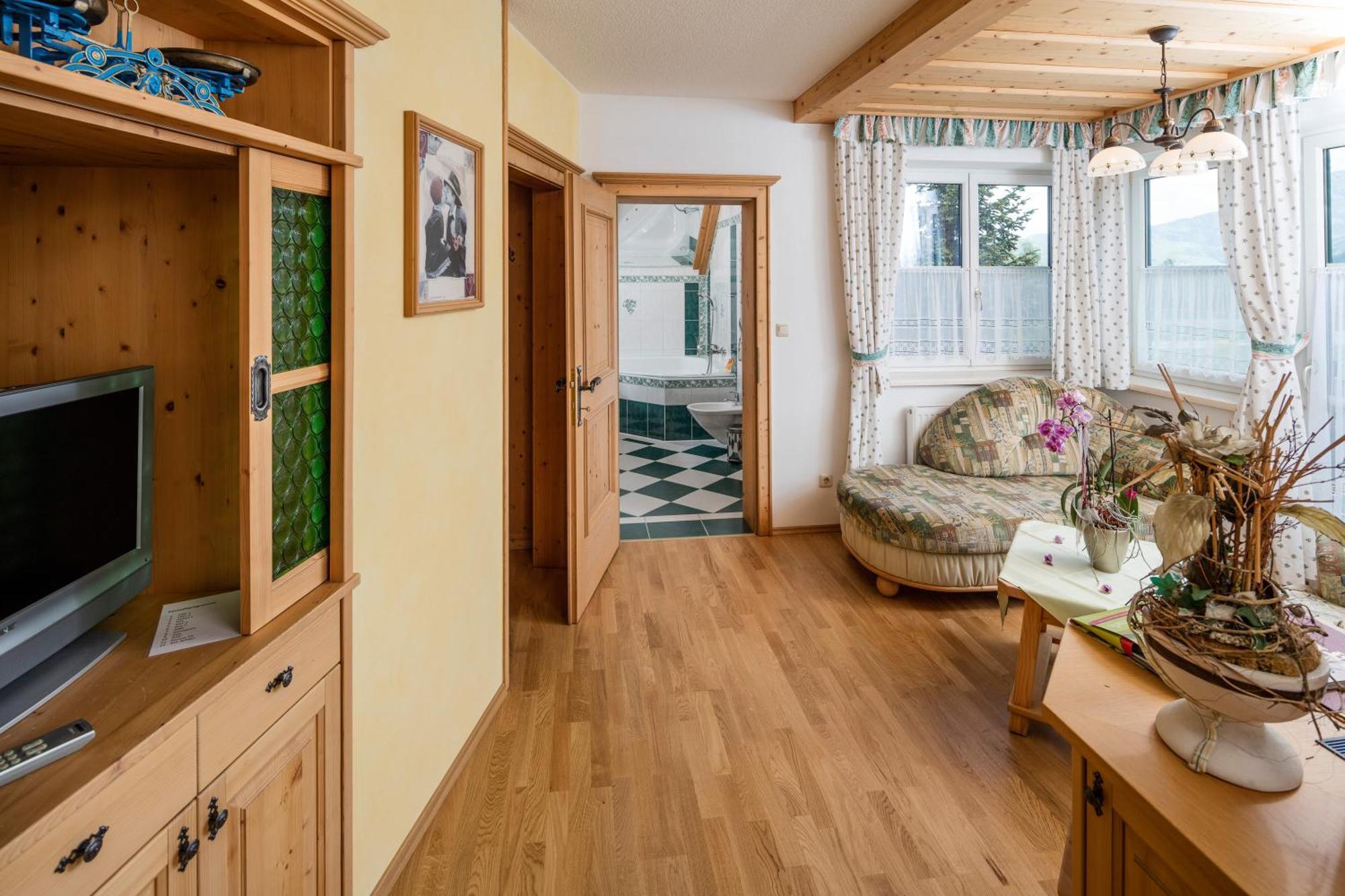 Gasthaus Pension Zum Lustigen Steirer Bruck an der Mur Rum bild